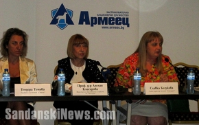 Министър Клисарова се срещна с директори, учители и ученици в Сандански
