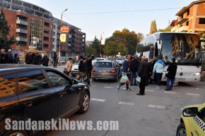 Трябва ли в името на туризма да се задръстват пътни артерии с гръцки автобуси всяка събота и неделя