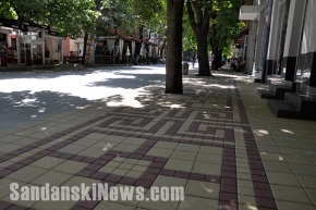 Новата тротоарна настилка на главната в Сандански