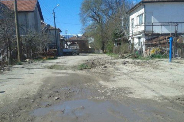 Кметът Тотев ще изгражда две нови улици в селата Дамяница и Левуново