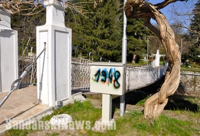 Колко е лесно да унищожиш създаденото от някой друг!