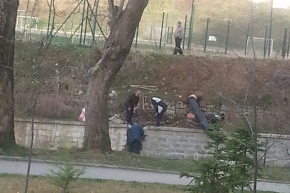 Гениално решение - да пробиеш корекцията на реката....