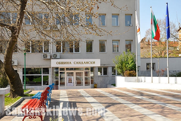 Община Сандански предостави възможност на деца от институции да посетят „Пирин фолк“