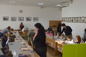 Деца от детските градини и училищата на Сандански рисуваха картички благотворително